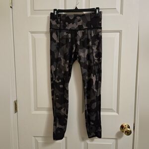 Athleta Womens Lightning Camo 7/8 Tight Leggings In Supersonic Size Small